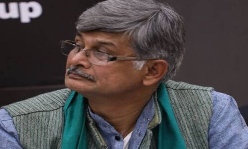 जब दो बार विधायक रहे डॉ. सुनीलम के साथ चलती ट्रेन में हो सकती है गुंडागर्दी तो सामान्य यात्रियों की कौन कहे