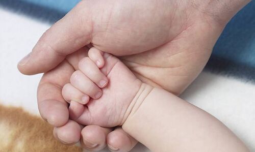 Odisha News : ओडिशा में पैदा होते ही अस्पताल में नवजात शिशु का बन जाएगा आधार कार्ड