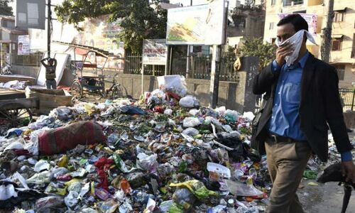 तीनों निगमों ने की हड़ताल, दिल्ली में दीपावली पर फैला कूड़ा ही कूड़ा