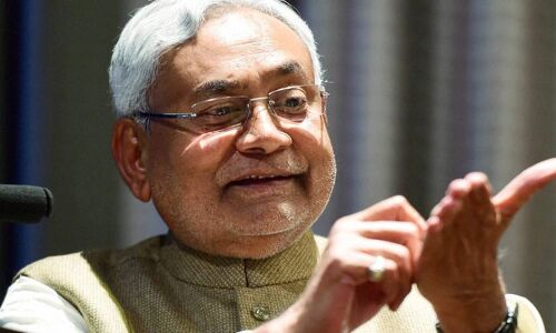 विरोध के बाद संभले नीतीश कुमार, बोले छात्रों, मजदूरों के ट्रेन का किराया देगी राज्य सरकार