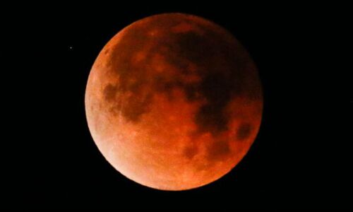 अपने लिए नहीं तो अपने बच्चों के लिए पढ़िए चंद्रग्रहण का असली कारण, आखिर कितनी पीढ़ियों को अंधविश्वास में धकेलेंगे