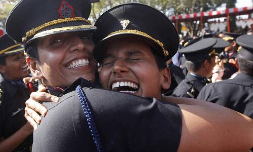 सेना में 3 महीने के अंदर महिला अफसरों को स्थायी कमीशन दे केंद्र, शारीरिक अक्षमता का तर्क बेतुका : सुप्रीम कोर्ट