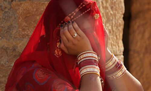 तलाकशुदा महिला को दूसरी शादी करने पर जाति पंचायत ने सुना दी थूक चाटने की सजा, लगाया 1 लाख का जुर्माना