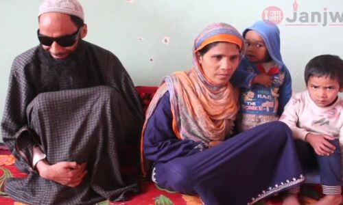 पैलेट गन से नेत्रहीन हुए पिता ने कहा- चार दिन से खाना नहीं खाया