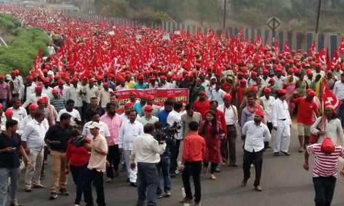 मुंबई पहुंचे किसानों की हुंकार, कर्ज करो माफ और लागू हो स्वामीनाथन रिपोर्ट