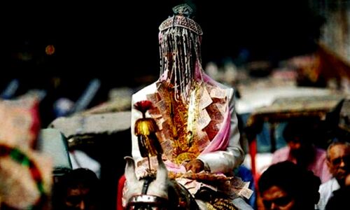 गुजरात में दलित आर्मी जवान के घोड़ी चढ़ने पर हुआ विवाद, ऊंची जाति के लोगों ने शादी में किया पथराव