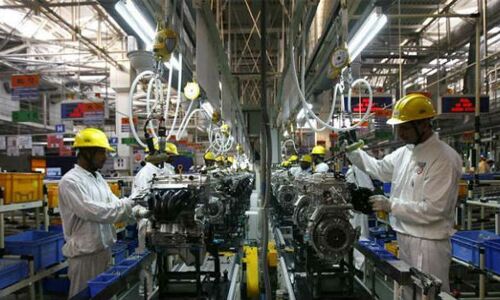 कंपनी के गुंडे मजदूरों की मांओं और पत्नियों को दे रहे धमकियां कि यूनियन में मजदूर न हों शामिल