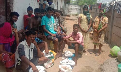 झारखंड के 19 आदिवासी मजदूर तमिलनाडु में अनाज खत्म होने के डर से आधा पेट खाकर काट रहे दिन