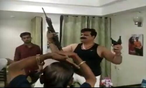 भाजपा के चैंपियन का तमंचे पे डिस्को सोशल मीडिया पर हो रहा वायरल