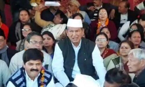 त्रिवेंद्र रावत बोले ठंड की वजह से गैरसैंण में नहीं चलेगी विधानसभा, विरोध में उपवास पर बैठे हरीश रावत को 3 घंटे में लगी ठंड