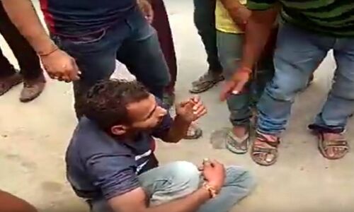 अब उत्तराखंड में हुई मॉब लिंचिंग की कोशिश, प्रेमिका से मिलने पहुंचे कश्मीरी युवक को ग्रामीणों ने जमकर पीटा