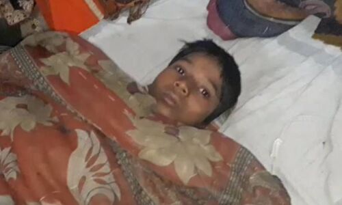 भूख सहन नहीं हुई तो आदिवासी गरीब बच्चे ने खा लिया जहर