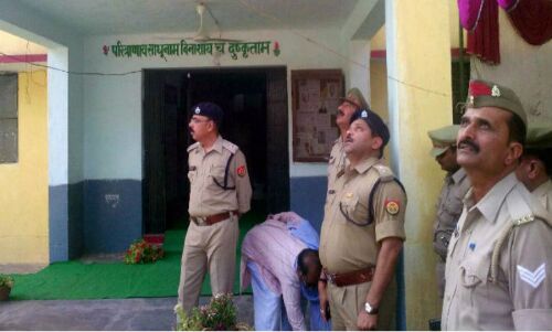 दलित दरोगा की पिटाई का मुकदमा उसी थाने में नहीं हुआ दर्ज, जहां का है वह चौकी इंचार्ज