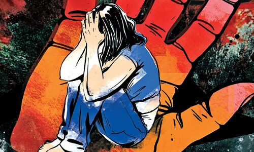 Lockdown के बीच भारत में बढ़े महिलाओं पर हिंसा के मामले