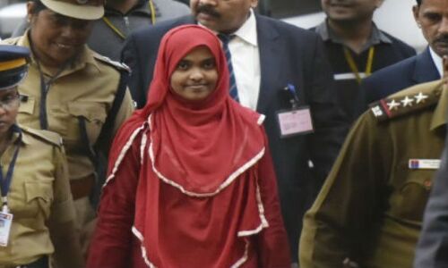 लव जेहाद का संघी एजेंडा हुआ बेनकाब, सुप्रीम कोर्ट ने हादिया को दिया अपने पति के साथ रहने का आदेश