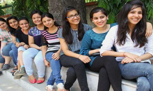 कॉलेजों—विश्वविद्यालयों में पढ़ने वाली कोई भी लड़की इस नए कानून के बाद नहीं पहन सकेगी अब जींस—टॉप