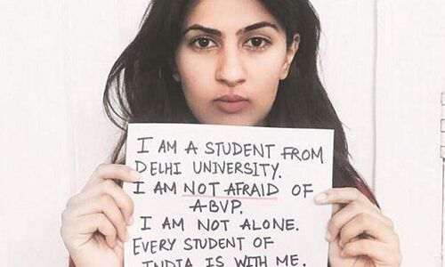 गुरमेहर कौर से डरने लगे हैं अमित शाह