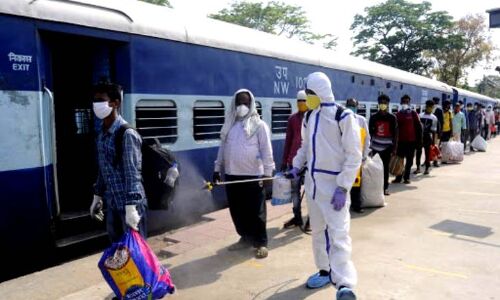 नीतीश सरकार का प्रवासी मजदूरों को साफ संदेश, जो लोग ट्रेन से आएं अपनी जेब से भरें टिकट का पैसा