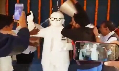 गिरिराज सिंह ने अंबेडकर की मूर्ति पर माला पहनाई, CPI- RJD के नेताओं ने जय भीम के मंत्रों के साथ गंगाजल से किया शुद्धीकरण