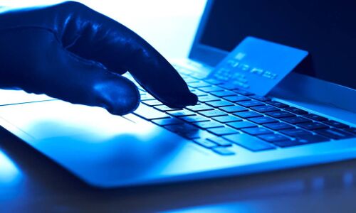 साइबर ठगों ने नोएडा में बैठे युवक के क्रेडिट कार्ड का क्लोन बना संयुक्त अरब अमीरात में कर ली शॉपिंग