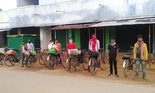 मुंबई से साइकिलों पर सवार होकर 10 दिन बाद चित्रकूट लौटे 18 मजदूर