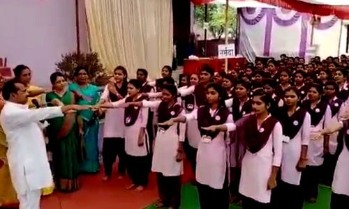 प्रेम न करने की शपथ दिलाने वाले महाराष्ट्र के प्रोफेसर ने लड़कियों से मांगी मांफी