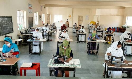 कोरोना की जंग में देश का साथ दे रहे जेलों में बंद हजारों सजायाफ्ता कैदी