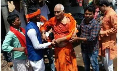भाजपा की युवा गुंडावाहिनी ने स्वामी अग्निवेश को मरणासन्न होने तक पीटा, अस्पताल में भर्ती