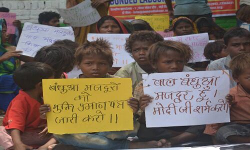 ईंट भट्टा मालिक पीटकर करवाता था बंधुआ मजदूरों से काम