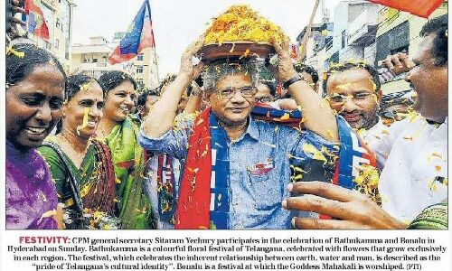 दलित चिंतक कांचा इलैया भी थे उस कार्यक्रम में, जिसके लिए ट्रोल हो रहे सीताराम येचुरी