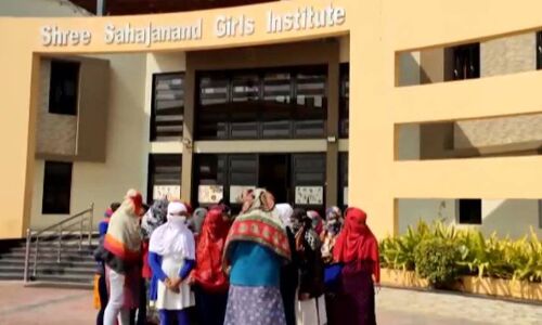 शर्मनाक : मोदी के गुजरात में 68 छात्राओं के कपड़े उतारकर माहवारी दिखाने का मामला आया सामने, पुलिस ने शुरू की जांच