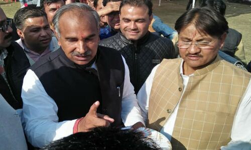 उत्तराखण्ड के मंत्री महोदय नकल करने से पहले थोड़ी अकल तो लगा लेते!