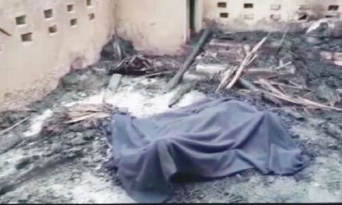 यूपी में महिला से गैंगरेप कर मंदिर की यज्ञशाला में जलाया जिंदा यूपी में महिला से गैंगरेप कर मंदिर की यज्ञशाला में जलाया जिंदा