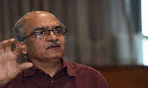 गुजरात पुलिस प्रशांत भूषण को करने वाली थी अरेस्ट, सुप्रीम कोर्ट ने लगाई गिरफ्तारी पर रोक