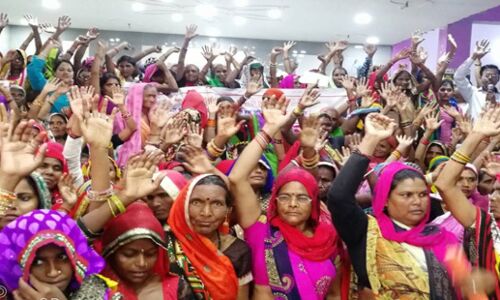 बंद हो सर पर मैला ढोने का काम और पुनर्वास की मांग के साथ महिलाओं ने किया सम्मेलन