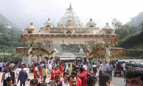 जम्मू-कश्मीर में फंसे मां वैष्णो देवी के 400 श्रद्धालु, HC का आदेश- इनकी जरूरतों का रखें ख्याल