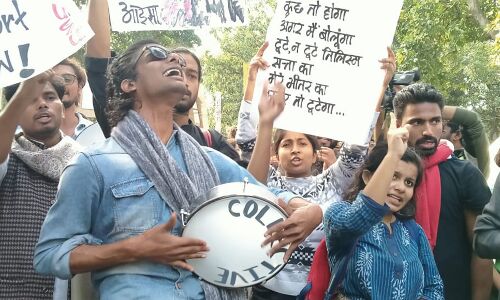 शिक्षा के निजीकरण और फीस बढ़ोत्तरी के खिलाफ जेएनयू के छात्रों का आंदोलन जारी, मानव संसाधन विकास मंत्रालय में छात्रों का प्रदर्शन