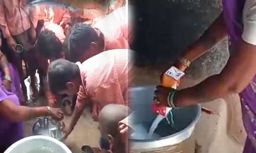 सोनभद्र के सरकारी स्कूल में पानी मिलाकर 81 छात्रों में बांटा 1 लीटर दूध, आरोपी शिक्षक हुए निलंबित