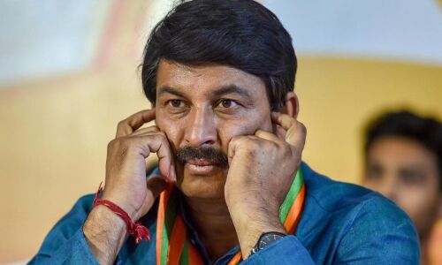 दिल्ली चुनाव में करारी हार के बाद मनोज तिवारी ने की इस्तीफे की पेशकश