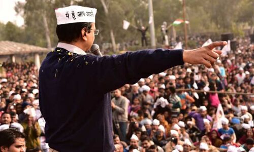 Punjab Election 2022: पंजाब में शिक्षकों के साथ केजरीवाल का धरना, चुनावी सरगर्मी के बीच राज्य सरकार पर साधा निशाना