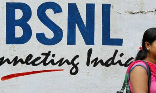 BSNL मंदी से उबरने के लिये जबरन दे रहा कर्मचारियों को वीआरएस, अबतक 77,000 कर्मचारियों के नाम लिस्ट में शामिल