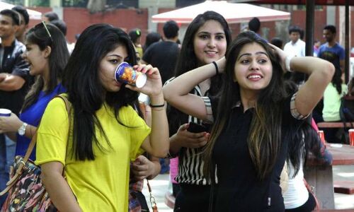 बढ़ती बेटियां : UP के कॉलेजों में नामांकन कराने वाली कुल 62.95 लड़कियां, मगर लड़के मात्र 37 प्रतिशत