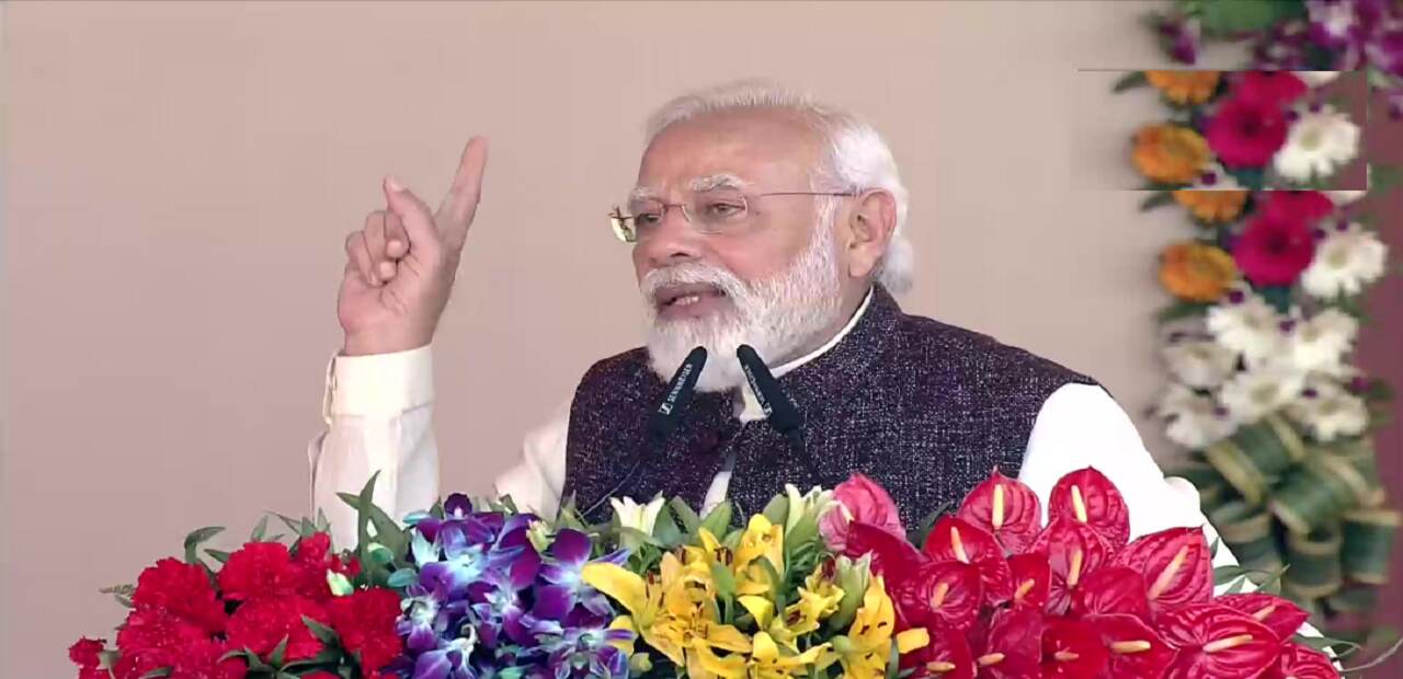 लाल टोपी वालों को सिर्फ सत्ता चाहिए, ताकि वो आतंकियों और माफियाओं पर मेहरबानी दिखा सकें : मोदी