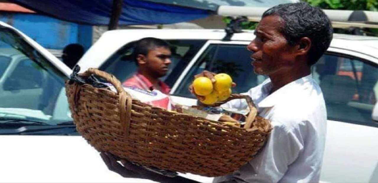 Value of Education : संतरा बेचकर शिक्षा की अलख जगाने वाले हरेकला हजब्बा को मिला देश का दूसरा सर्वोच्च सम्मान, पीएम से की गांव में कॉलेज खोलने की मांग