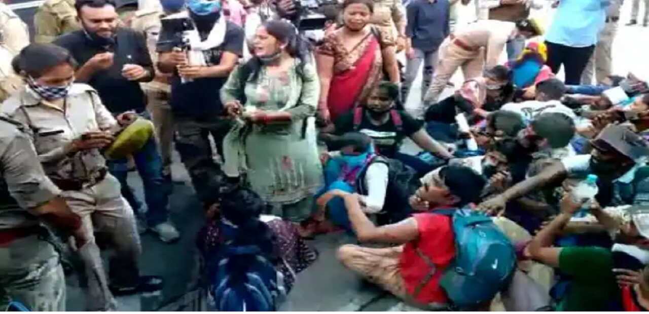 UP : लाठीचार्ज पर राहुल गांधी बोले - जब भाजपा वोट मांगने आए तो जनता इसे याद रखे UP : लाठीचार्ज पर राहुल गांधी बोले - जब भाजपा वोट मांगने आए तो जनता इसे याद रखे