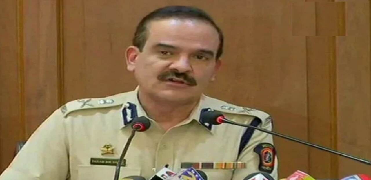 Mumbai Police के डर से भागे-भागे फिर रहे हैं IPS परमबीर सिंह, घर पर चस्पा हुआ फरारी कर नोटिस