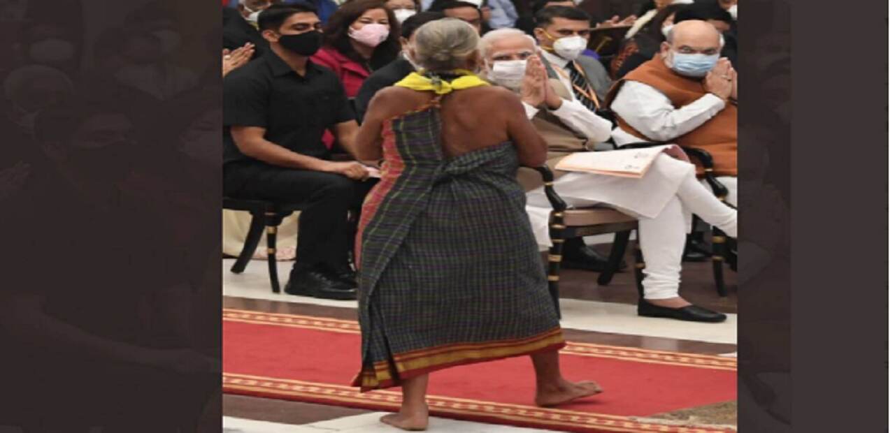 Junglon Ki Encyclopedia : बदन पर सिर्फ सूती कपड़ा और नंगे पांव पद्मश्री सम्मान लेने पहुंची तुलसी गौड़ा, पीएम मोदी और शाह के साथ फोटो वायरल